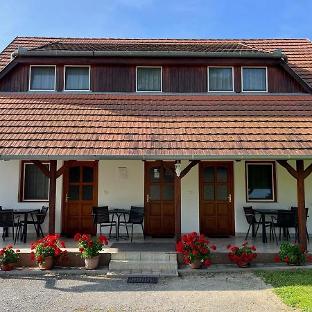 Ibolya Vendeghaz Appartement Kehidakustány Buitenkant foto