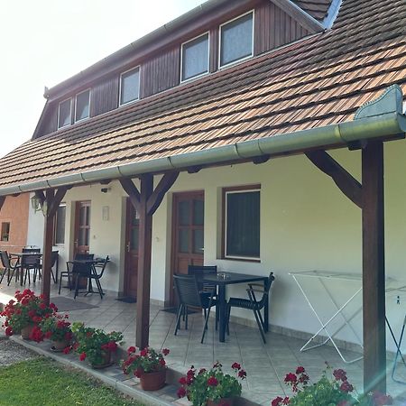 Ibolya Vendeghaz Appartement Kehidakustány Buitenkant foto