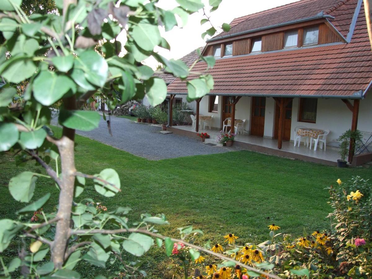 Ibolya Vendeghaz Appartement Kehidakustány Buitenkant foto