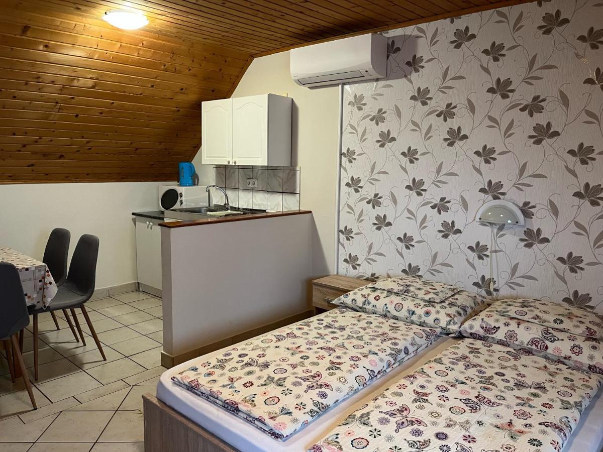 Ibolya Vendeghaz Appartement Kehidakustány Buitenkant foto