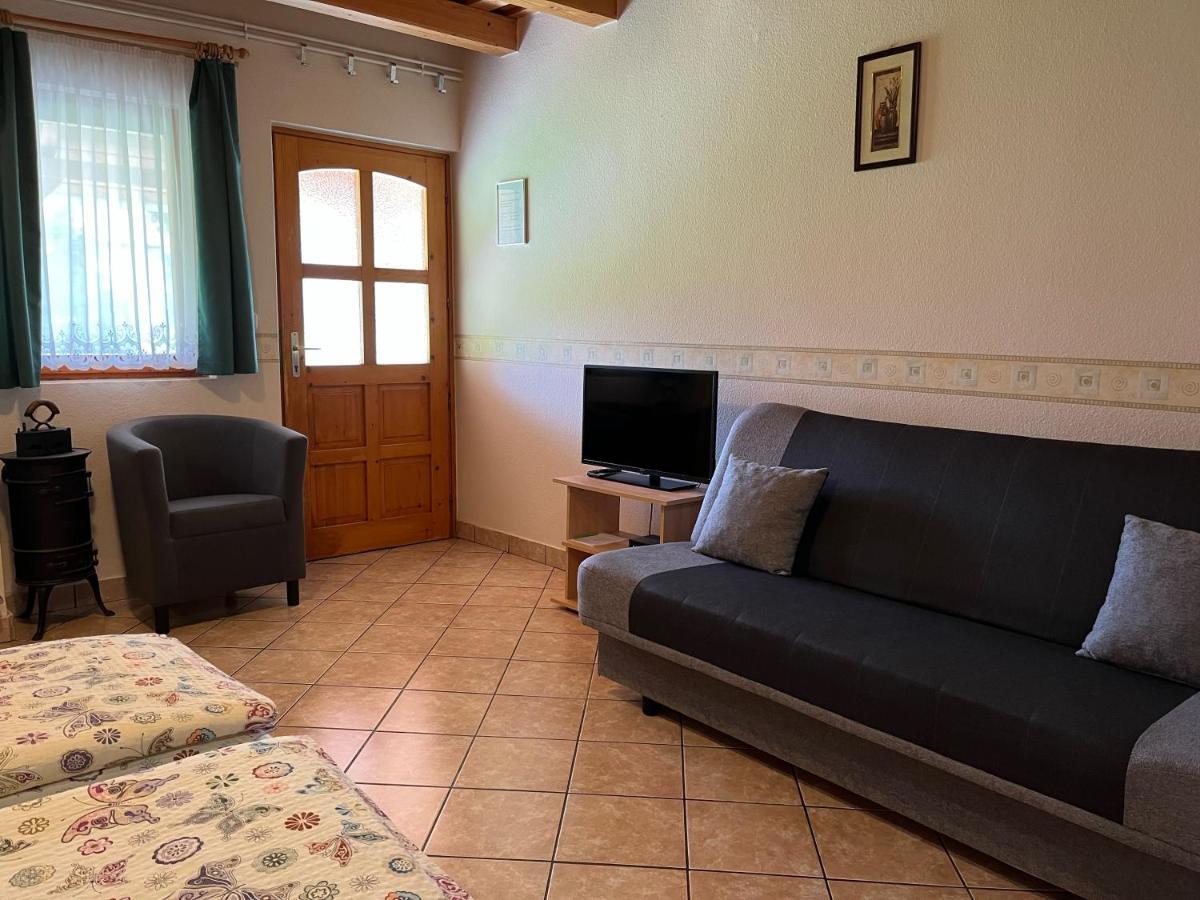 Ibolya Vendeghaz Appartement Kehidakustány Buitenkant foto