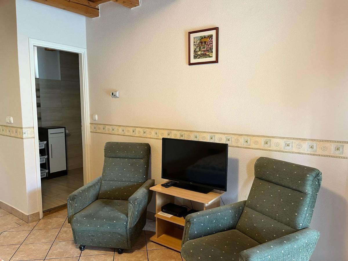 Ibolya Vendeghaz Appartement Kehidakustány Buitenkant foto