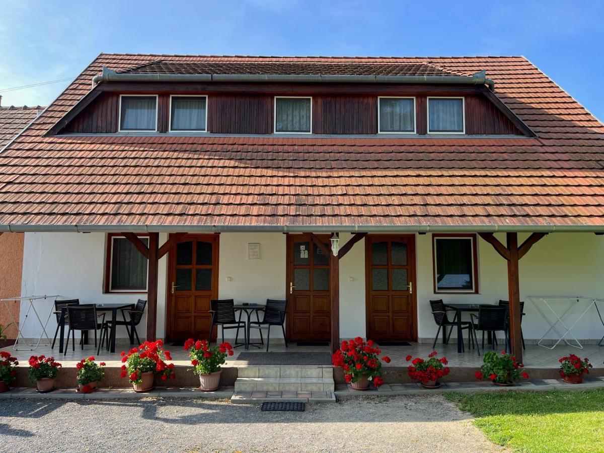 Ibolya Vendeghaz Appartement Kehidakustány Buitenkant foto